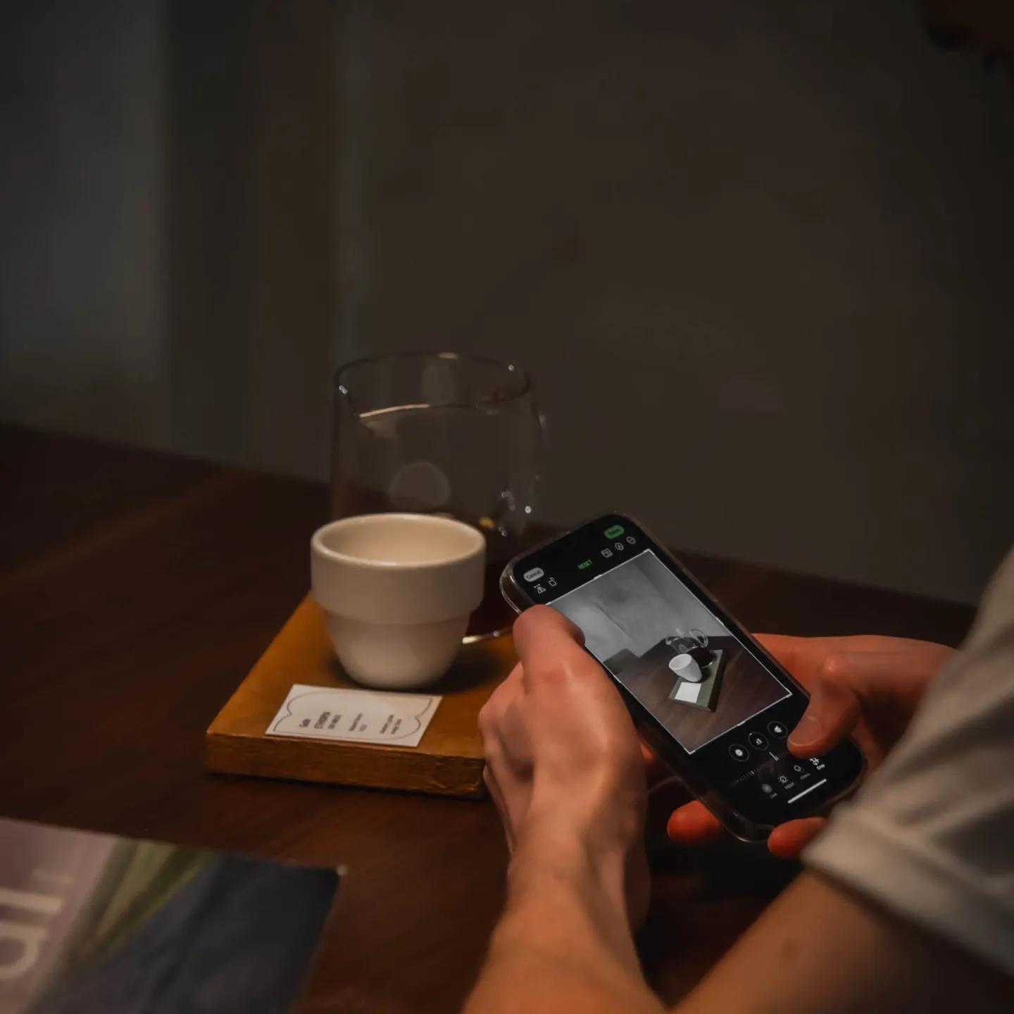 “Eat with Your Phone First!”: From Visual Economy to OMO Strategy