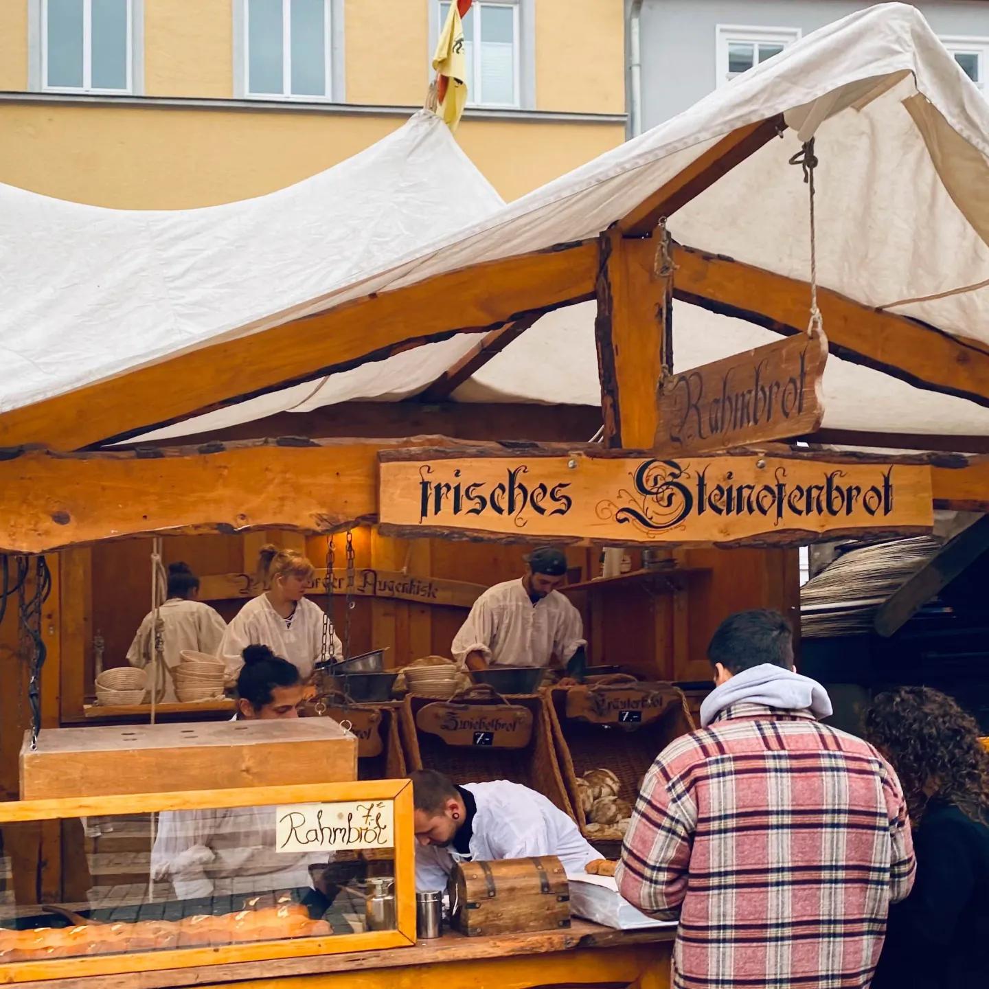 Autumn in Weimar — where the ovens bake the most authentic taste of everyday life in Germany.
